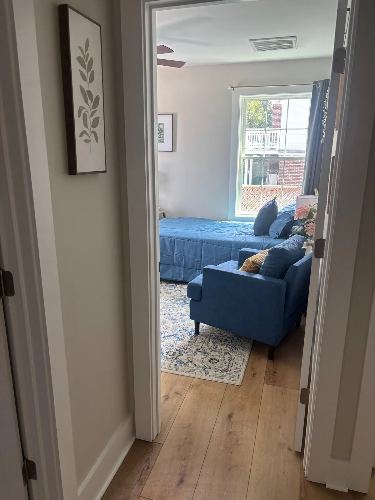 Second view into the flexible blue bedroom