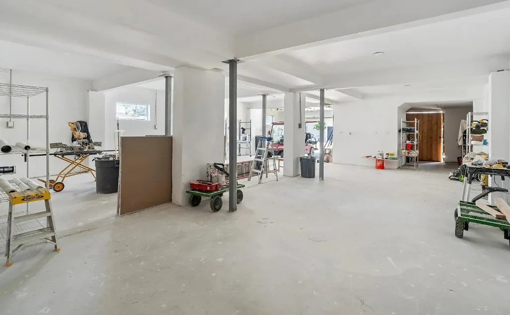 Expansive ground-floor flex space for games and group events